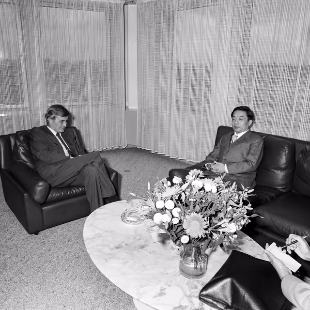 Foto 35: Pieter DANKERT EP President meets with Zhang SHU