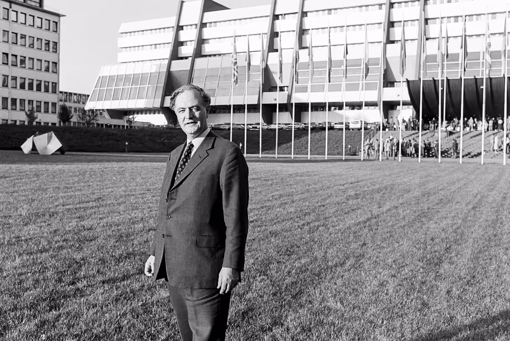 John PURVIS in front of EP Building in Strasbourg