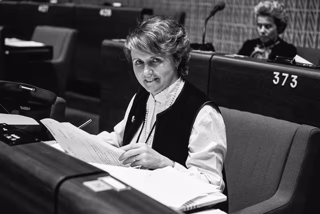Photo 8: The MEP Simone MARTIN during a session in Strasbourg in February 1984.