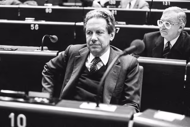 Photo 23: Plenary session at Strasbourg in february 1984