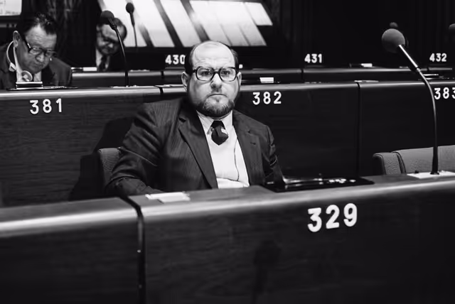 Photo 7: The MEP Roland MARCHESIN during a session in Strasbourg in February 1984.