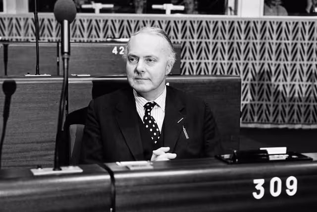 Photo 9: The MEP Sir Brandon RHYS WILLIAMS during a session in Strasbourg in February 1984.