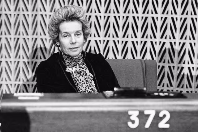 Photo 31: The MEP Christiane SCRIVENER during a session in Strasbourg in February 1984.