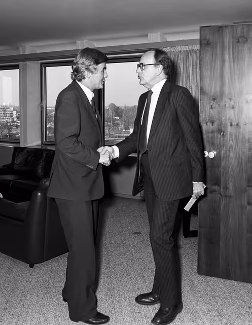 Photo 7 : EP President meets with Ioannis PESMAZOGLOU