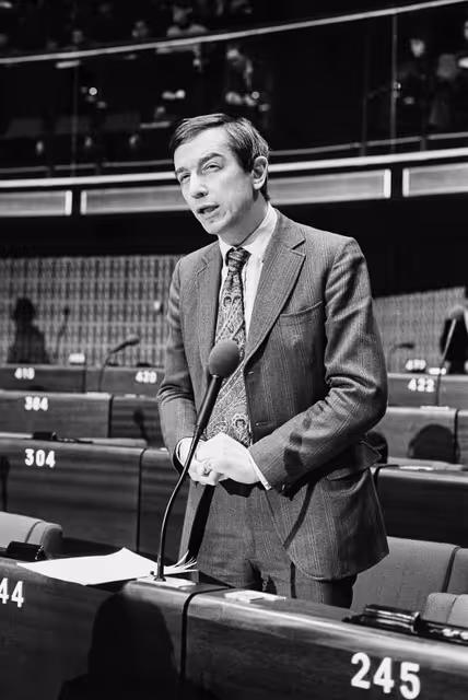 Photo 30: The MEP Bill NEWTON DUNN during a session in Strasbourg in February 1984.