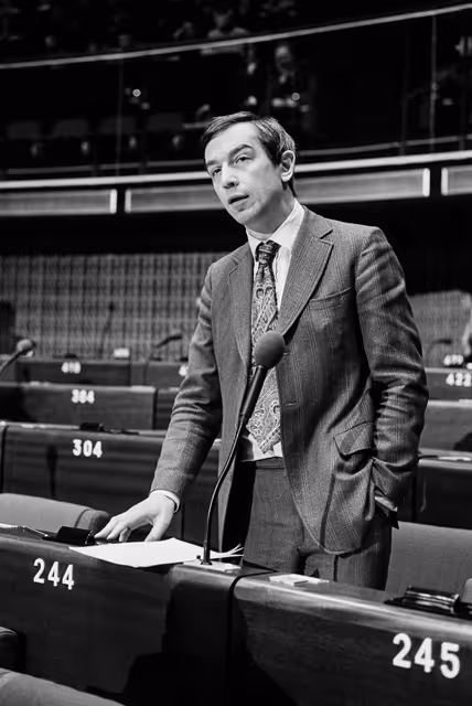 Photo 29: The MEP Bill NEWTON DUNN during a session in Strasbourg in February 1984.