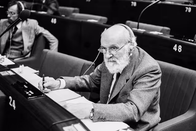 Photo 27: The MEP Altiero SPINELLI during a session in Strasbourg in February 1984.