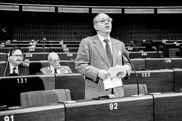 Photo 43: The MEP Jean SEITLINGER during a session in Strasbourg in February 1984.
