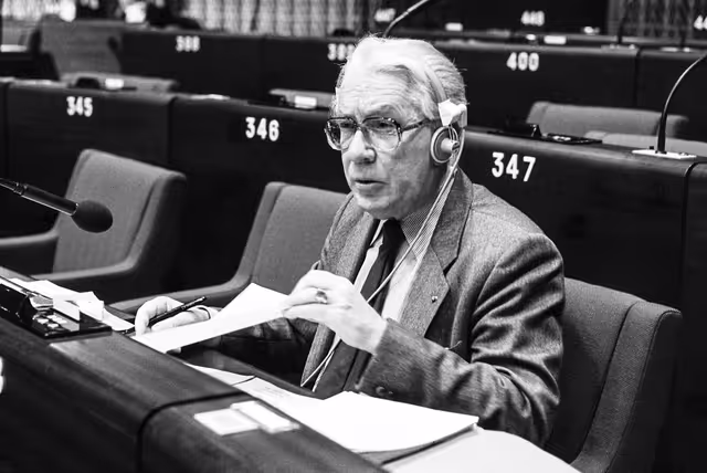 Photo 50: The MEP Kai Uwe von HASSEL during a session in Strasbourg in February 1984.
