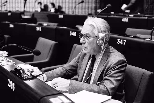 Photo 49: The MEP Kai Uwe von HASSEL during a session in Strasbourg in February 1984.