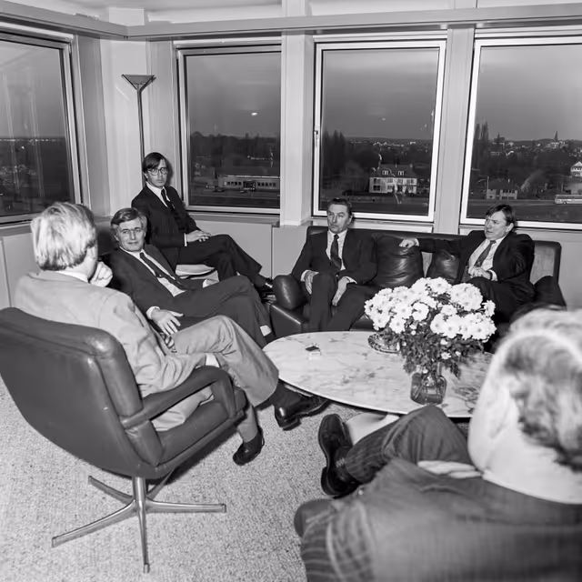 Photo 20 : Pieter DANKERT EP President meets with guests