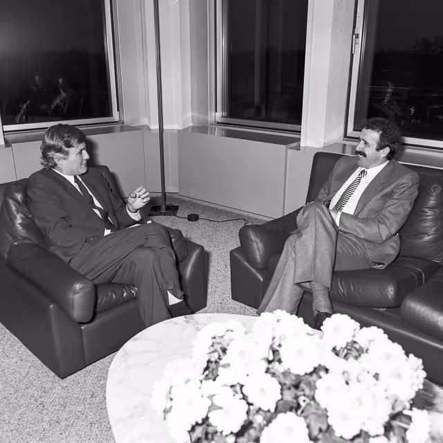 Photo 24 : Pieter DANKERT EP President meets with Renzo Imbeni Mayor of Bologna