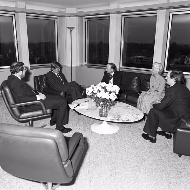 Photo 11 : Pieter DANKERT EP President meets with  Dr. Peter Jones and Kathleen Jones Mayor of Sheffield