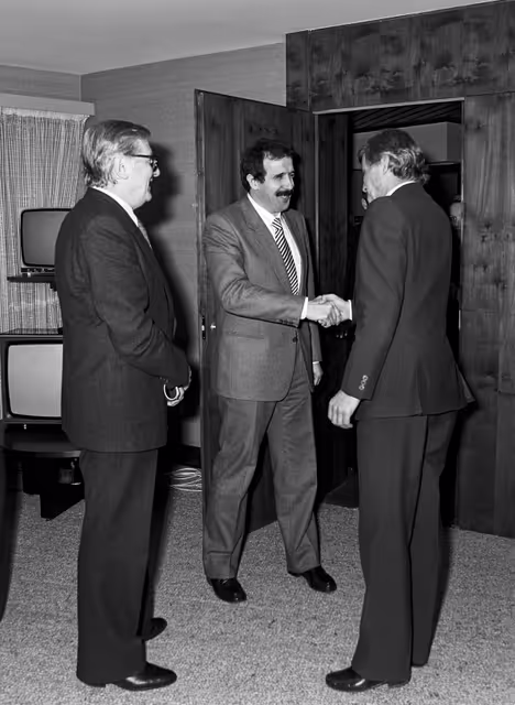 Photo 23 : Pieter DANKERT EP President meets with Renzo Imbeni Mayor of Bologna