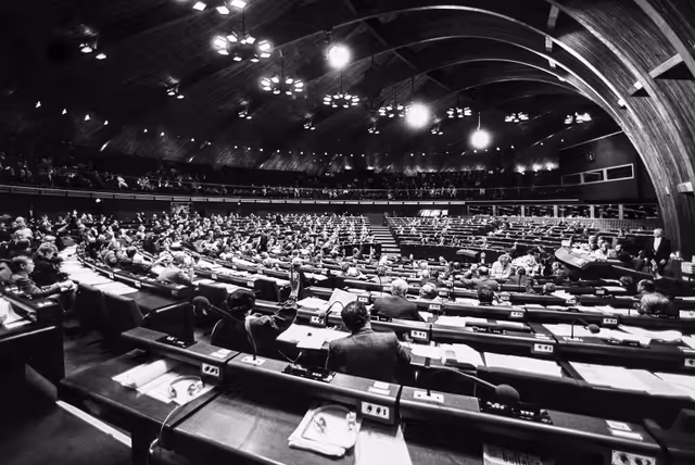 Photo 14: Plenary session at Strasbourg in february 1984