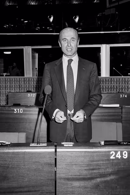 Photo 41: The MEP Jas GAWRONSKI during a session in Strasbourg in February 1984.