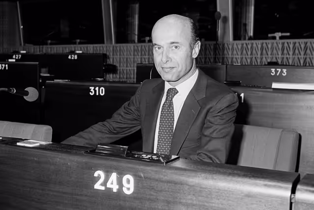Photo 40: The MEP Jas GAWRONSKI during a session in Strasbourg in February 1984.