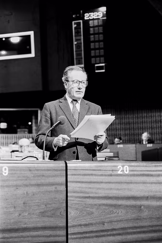 The President of the European Commission Gaston THORN about the treaty project establishing the European Union at the European Parliament of Strasbourg in February 1984.