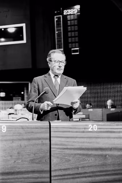 Photo 16: The President of the European Commission Gaston THORN about the treaty project establishing the European Union at the European Parliament of Strasbourg in February 1984.