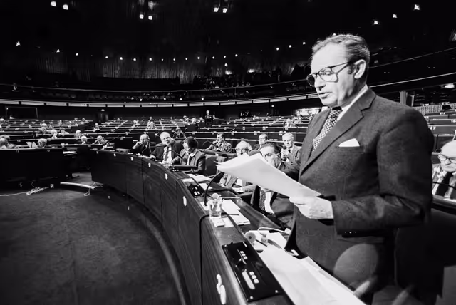 Photo 14: The President of the European Commission Gaston THORN about the treaty project establishing the European Union at the European Parliament of Strasbourg in February 1984.