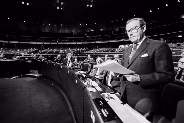 Photo 15: The President of the European Commission Gaston THORN about the treaty project establishing the European Union at the European Parliament of Strasbourg in February 1984.
