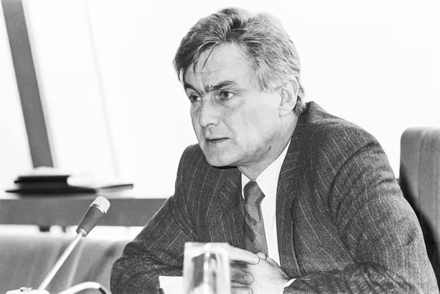 Fotografija 23: Pieter DANKERT - EP President during a meeting at the European Parliament in Strasbourg in March 1984.