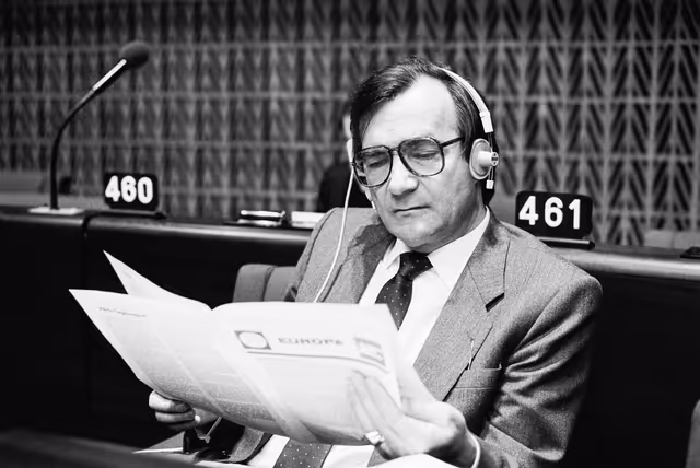 Снимка 24: MEP Axel N. ZARGES during a session in Strasbourg in March 1984.