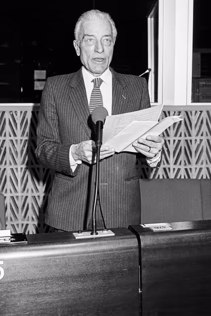 Снимка 22: MEP Andre ROSSI  during a session in Strasbourg in March 1984.