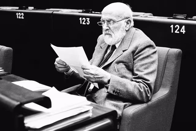 Снимка 20: MEP Altiero SPINELLI during a session in Strasbourg in March 1984.