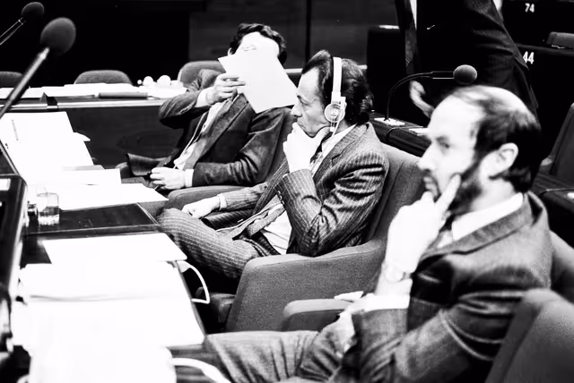 Снимка 8: French Minister Michel ROCARD during a session in Strasbourg in March 1984.