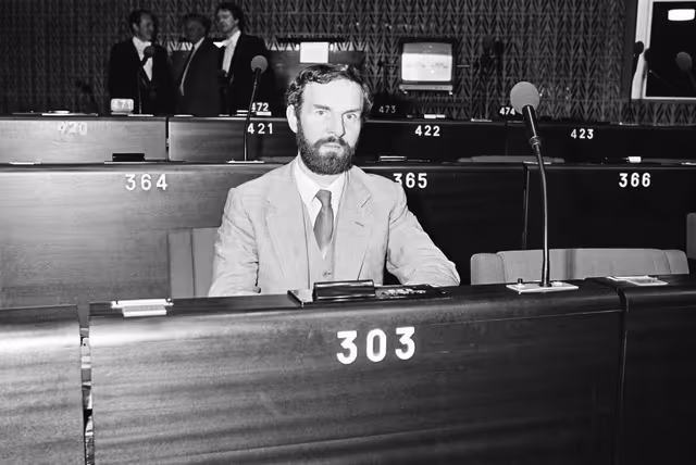 Снимка 40: MEP George Benjamin PATTERSON during a session in Strasbourg in March 1984.