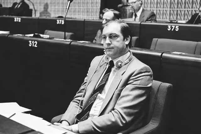Снимка 29: MEP Charles GOERENS during a session in Strasbourg in March 1984.