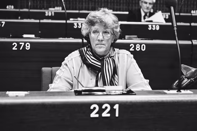 Снимка 49: MEP J. (Annie) B. KROUWEL-VLAM during a session in Strasbourg in March 1984.