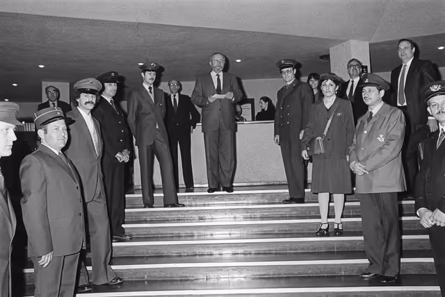 Fotografija 42: Visit of French Minister Louis MEXANDEAU at the European Parliament in Strasbourg in March 1984