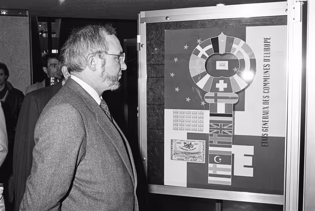 Fotografija 41: Visit of French Minister Louis MEXANDEAU at the European Parliament in Strasbourg in March 1984