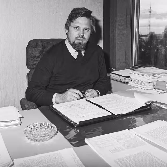 Fotografija 15: MEP Eisso WOLTJER at the European Parliament of Strasbourg in March 1984.