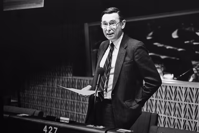 Снимка 15: MEP Alan TYRRELL during a session in Strasbourg in March 1984.