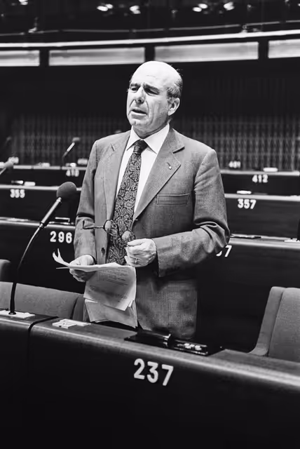 Снимка 42: MEP Giovanni GIAVAZZI during a session in Strasbourg in March 1984.