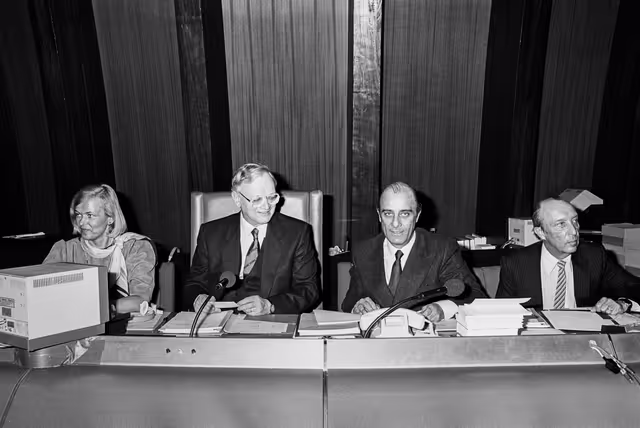Fotografija 17: MEP Nicolas ESTGEN during a session in Strasbourg in March 1984.