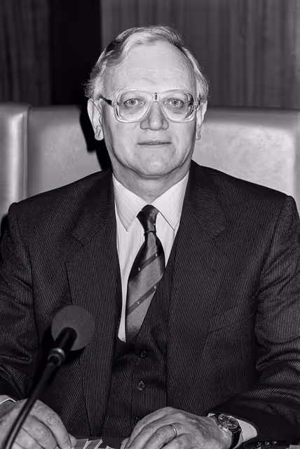 Fotografija 45: MEP Nicolas ESTGEN during a session in Strasbourg in March 1984.