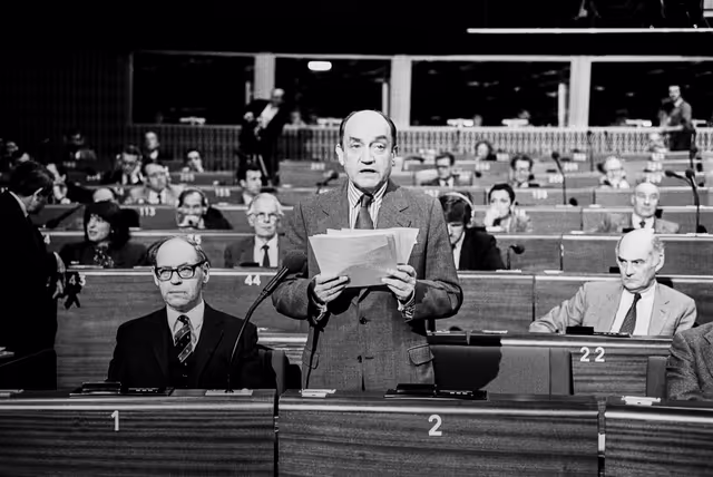 Снимка 13: French Minister of Foreign Affairs Claude CHEYSSON during a session in Strasbourg in March 1984.