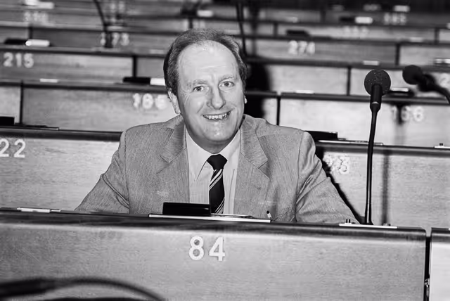Снимка 44: MEP Gordon J. ADAM during a session in Strasbourg in March 1984.
