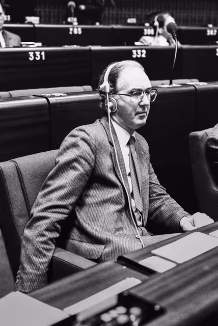 Снимка 26: MEP Brendan HALLIGAN during a session in Strasbourg in March 1984.