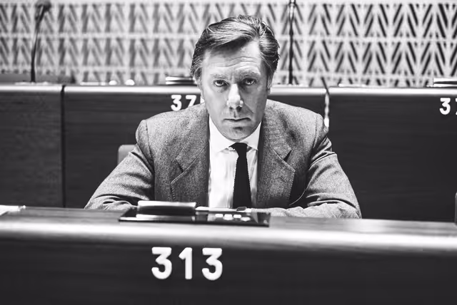 Снимка 13: The MEP Sergio PININFARINA during a session in Strasbourg .