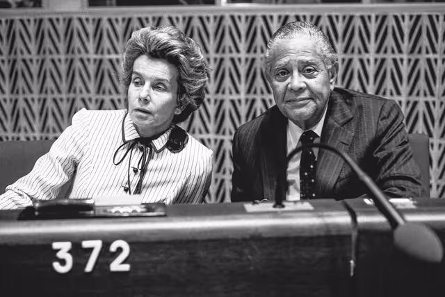 Снимка 11: MEPs Christiane SCRIVENER and Victor SABLE at the European Parliament in Strasbourg