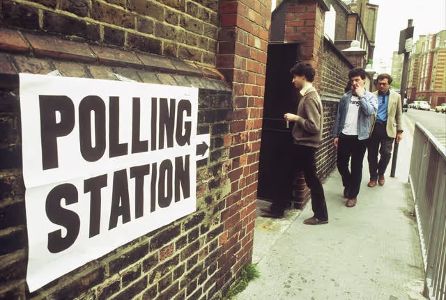 Photo 1 : Polling station for voters of the United Kingdom for the European Assembly Election.