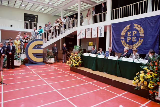 Fotografie 8: Political event in Bonn, Germany, with MEPs Rudi ARNDT,  Mechthild von ALEMANN and Marlene LENZ in connection with the European elections of June 17, 1984