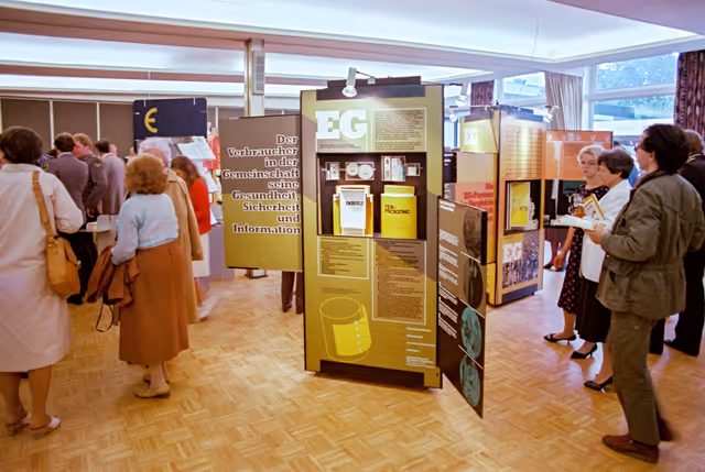 Fotografie 5: Political event in Bonn, Germany, with MEPs Rudi ARNDT,  Mechthild von ALEMANN and Marlene LENZ in connection with the European elections of June 17, 1984