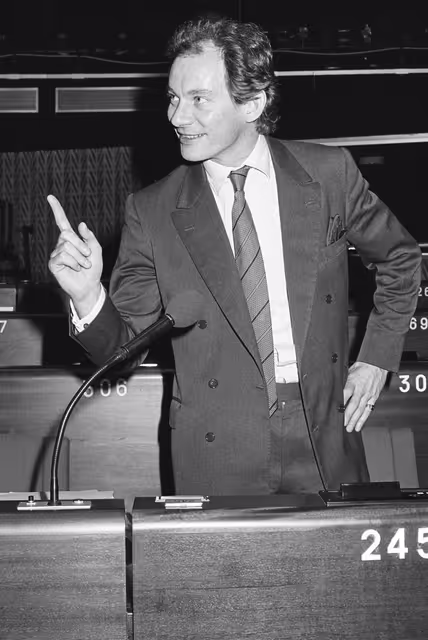 Fotografia 22: MEP Edward McMILLAN-SCOTT in the hemicycle of Strasbourg.