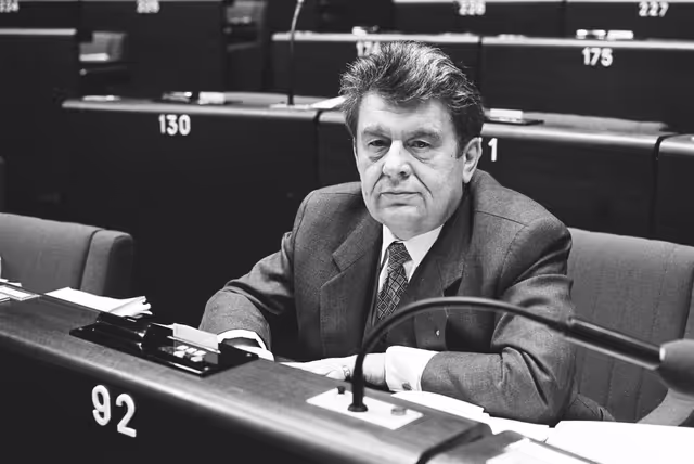 Fotografia 25: MEP Ernest MUHLEN during a session in Strasbourg.